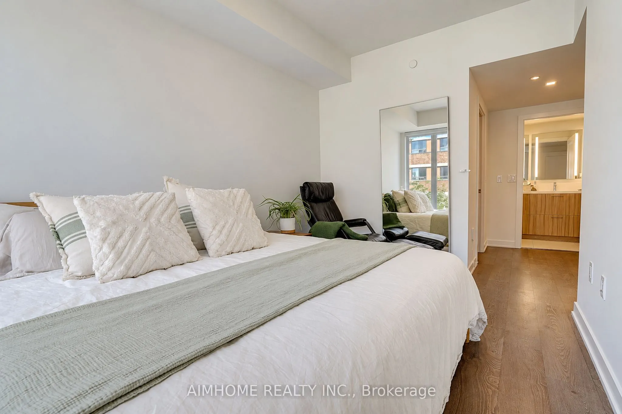 50 Mccaul Street #310