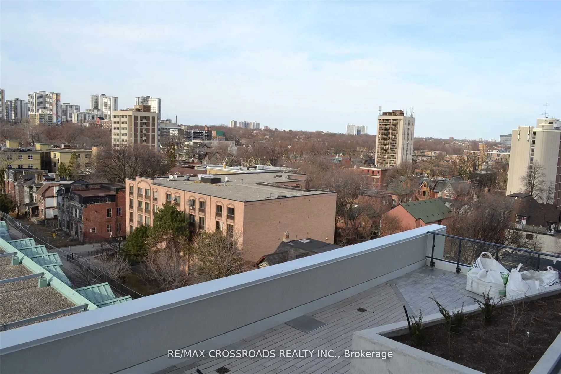 200 Dundas Street E #808