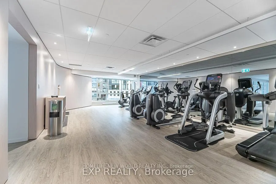 1001 bay Street #617