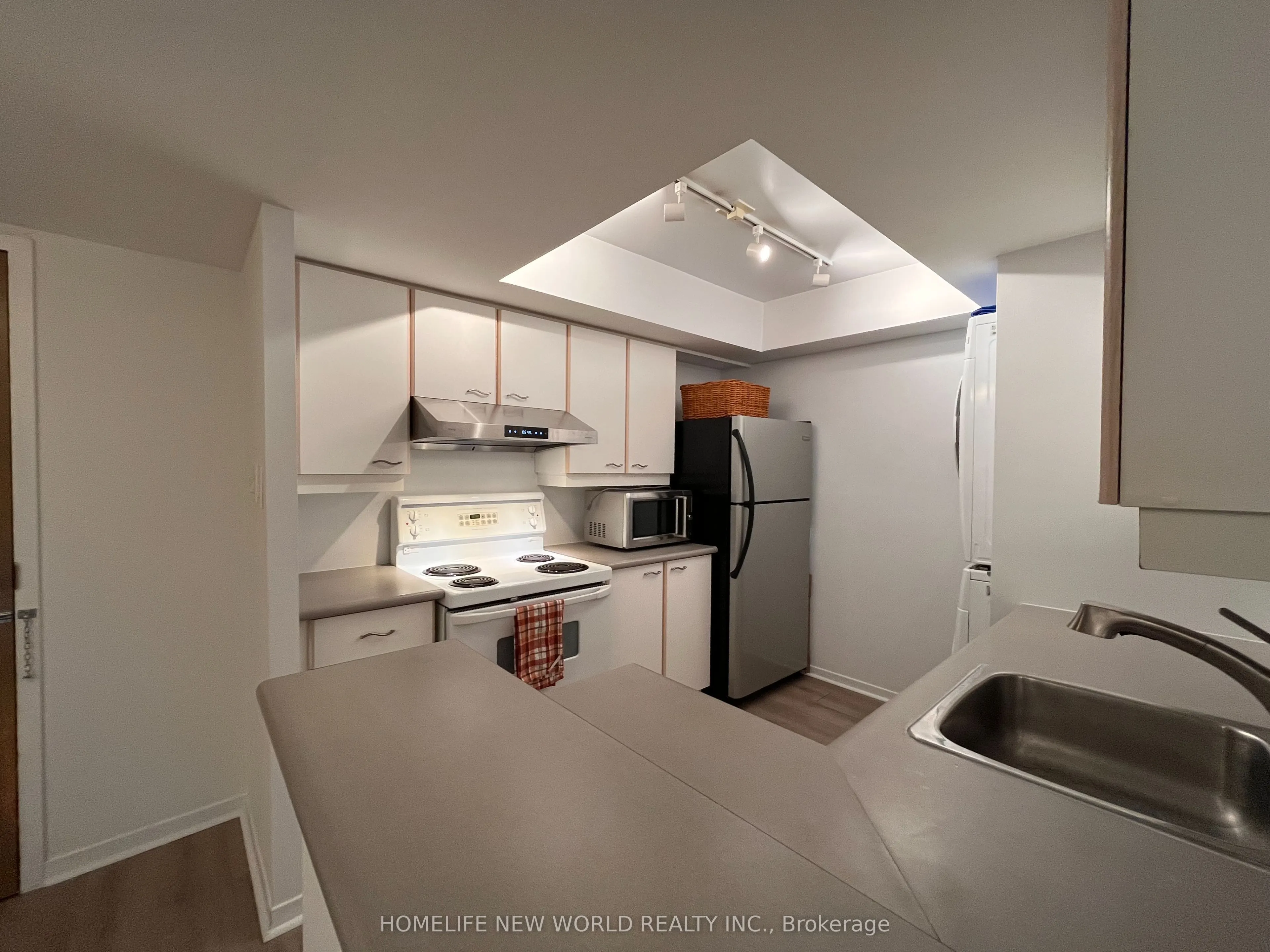 1001 bay Street #617