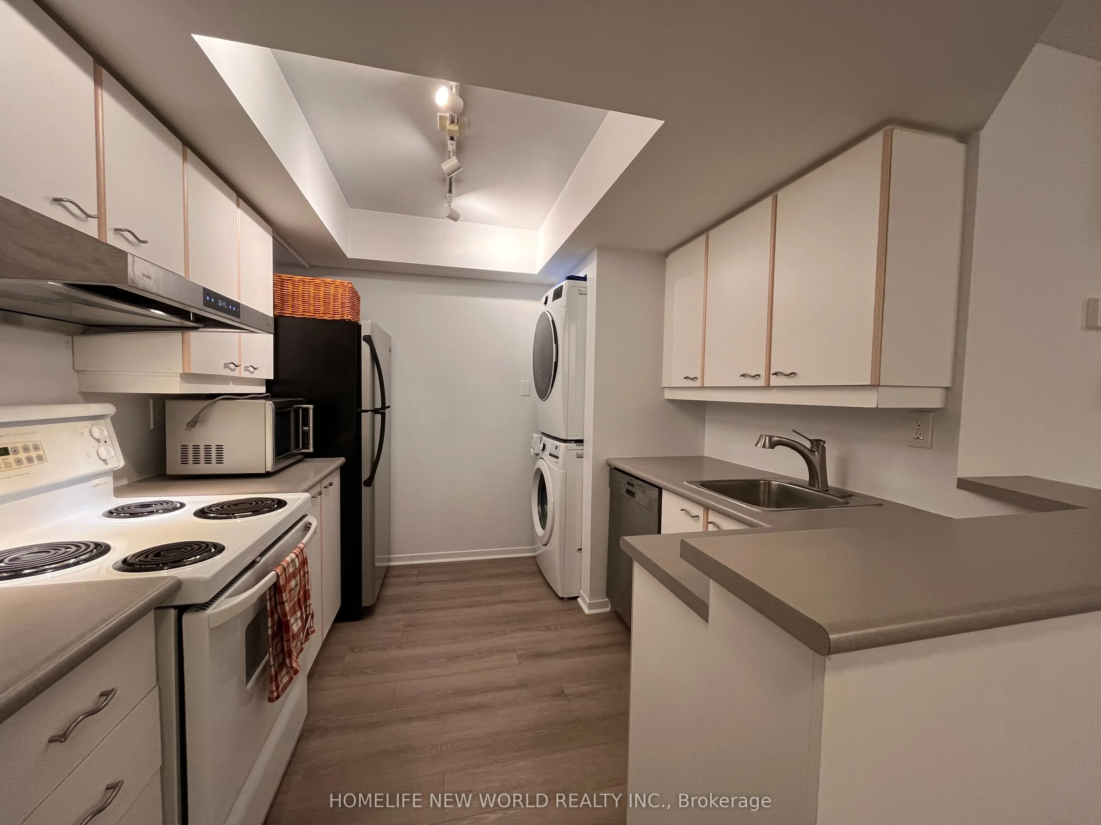 1001 bay Street #617