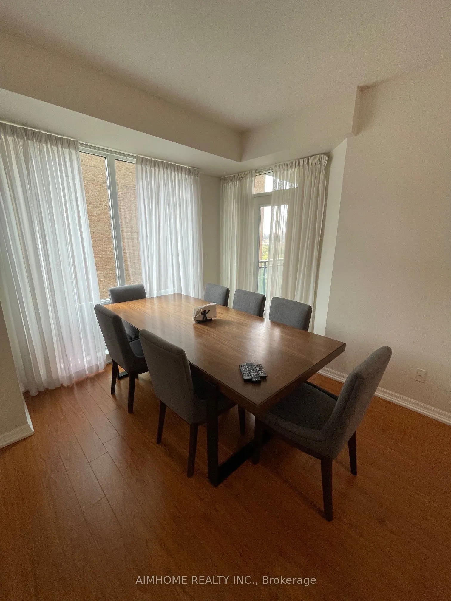 300 Bloor Street E #2008