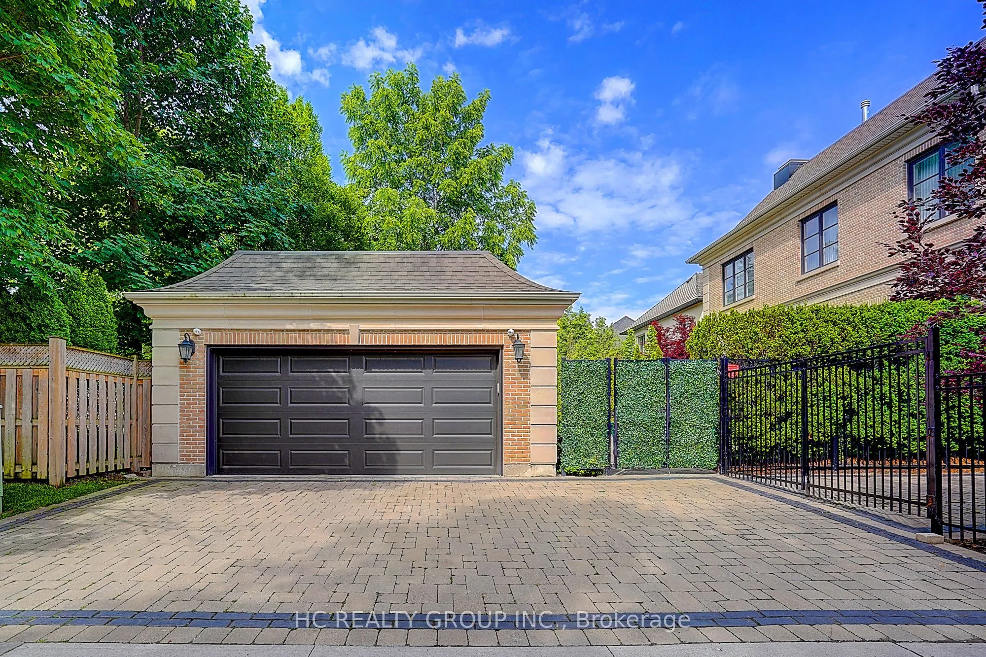 119 Strathallan Boulevard