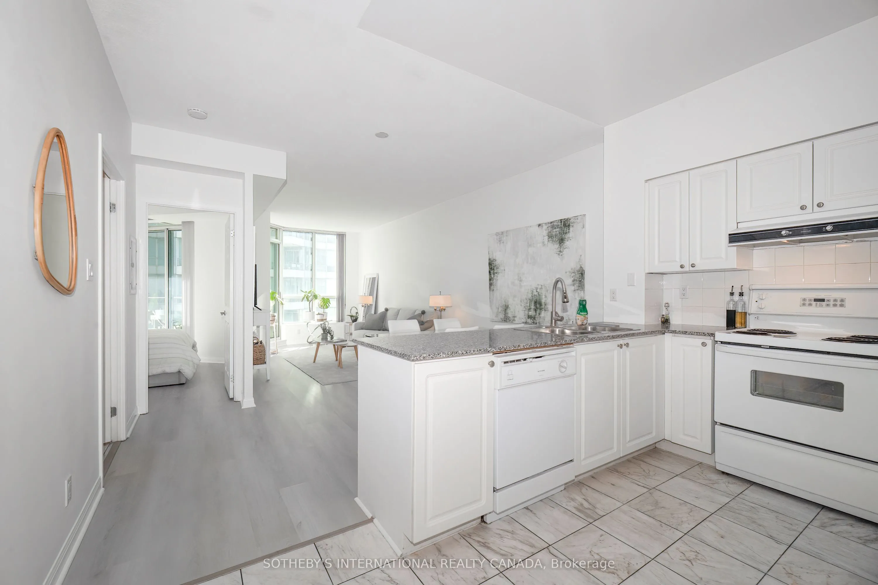 230 Queens Quay W #1815