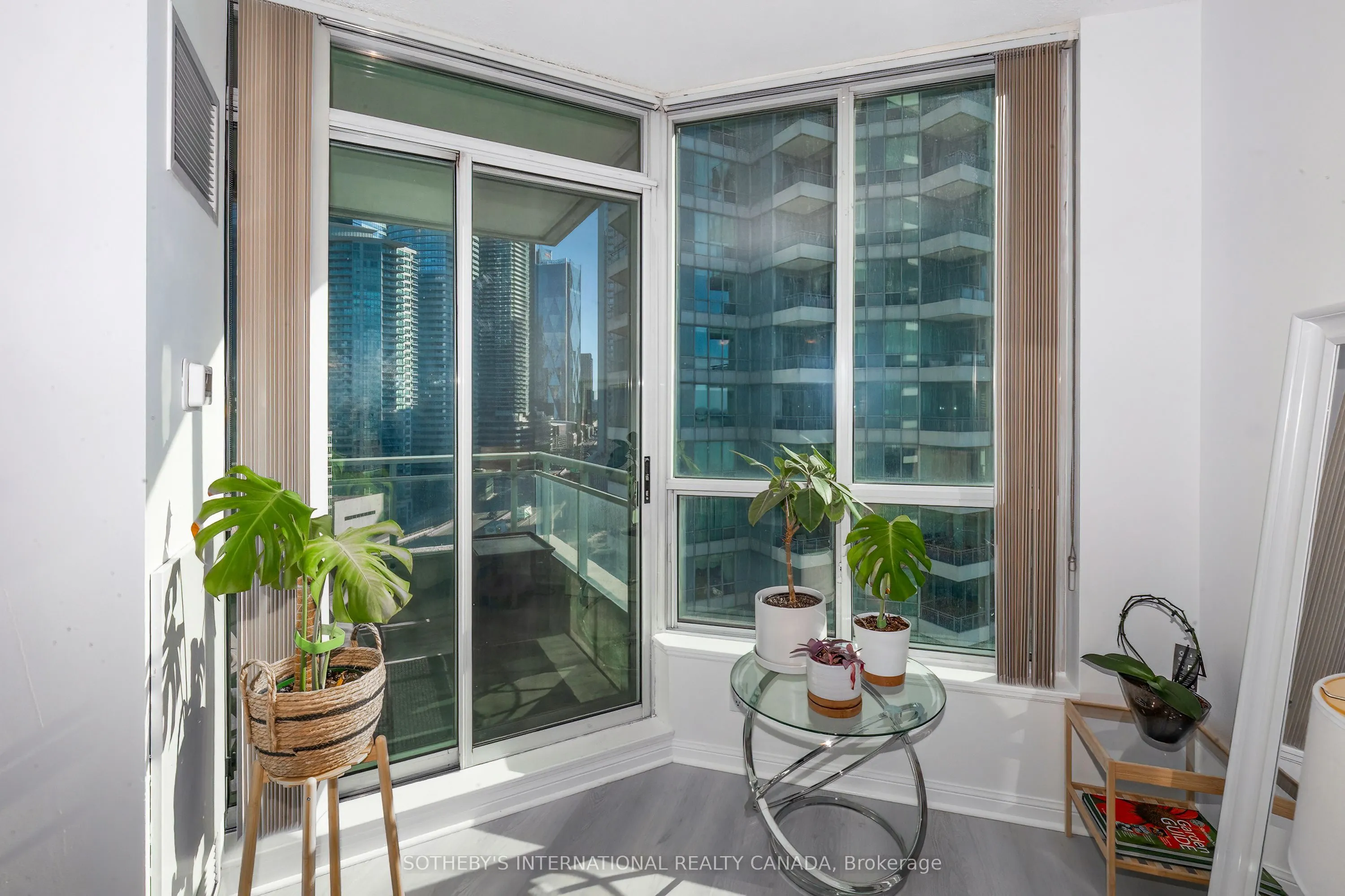 230 Queens Quay W #1815