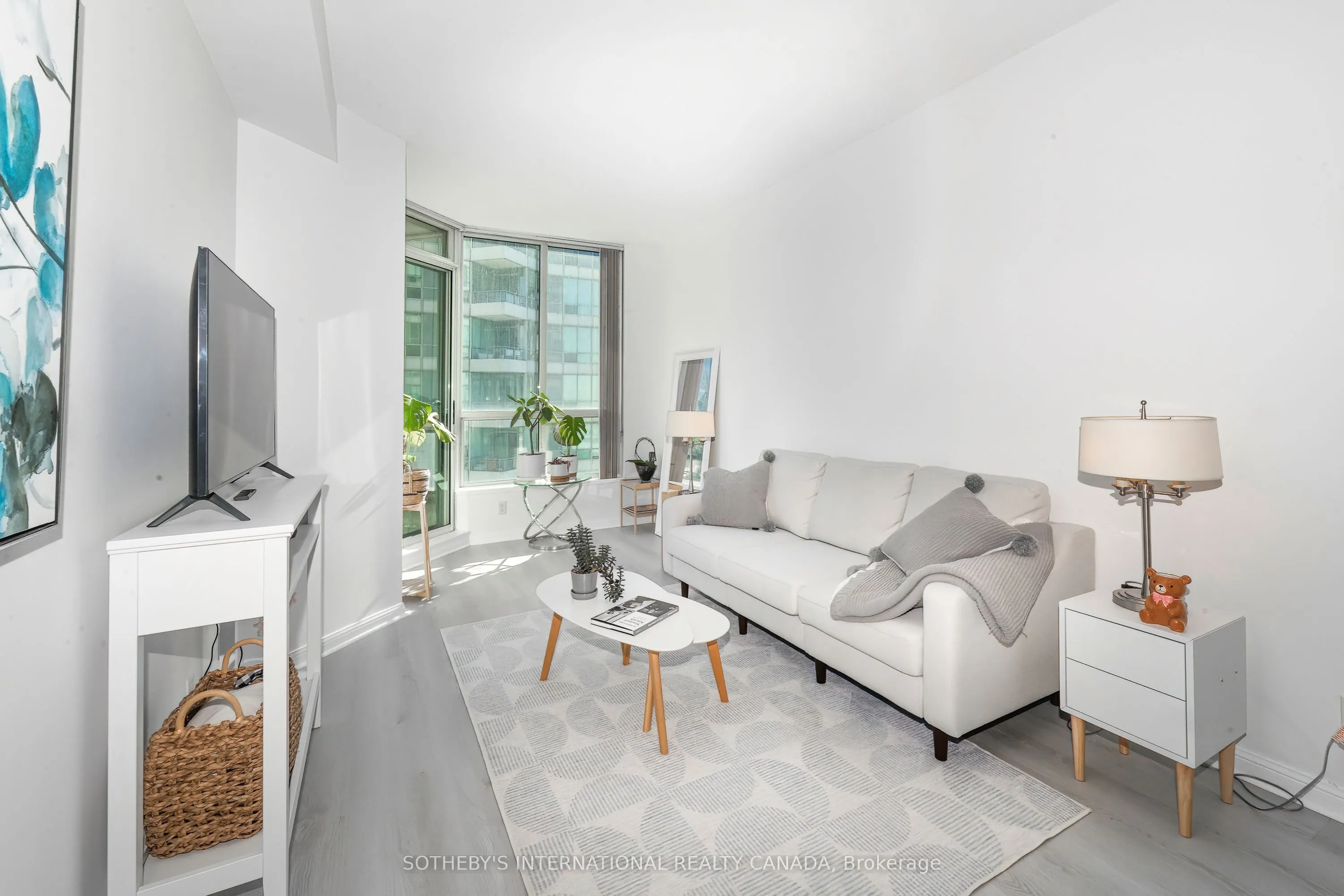 230 Queens Quay W #1815