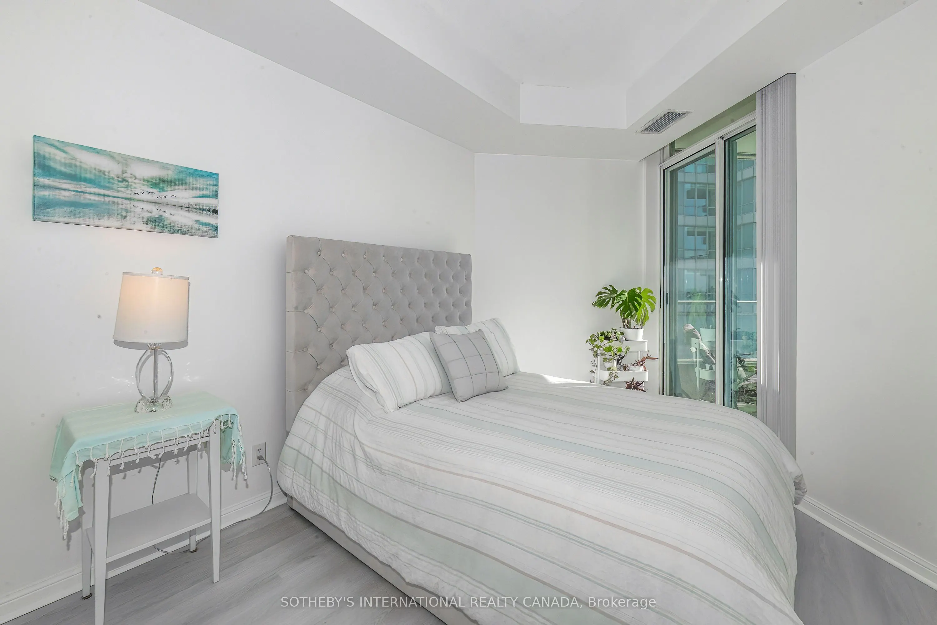 230 Queens Quay W #1815