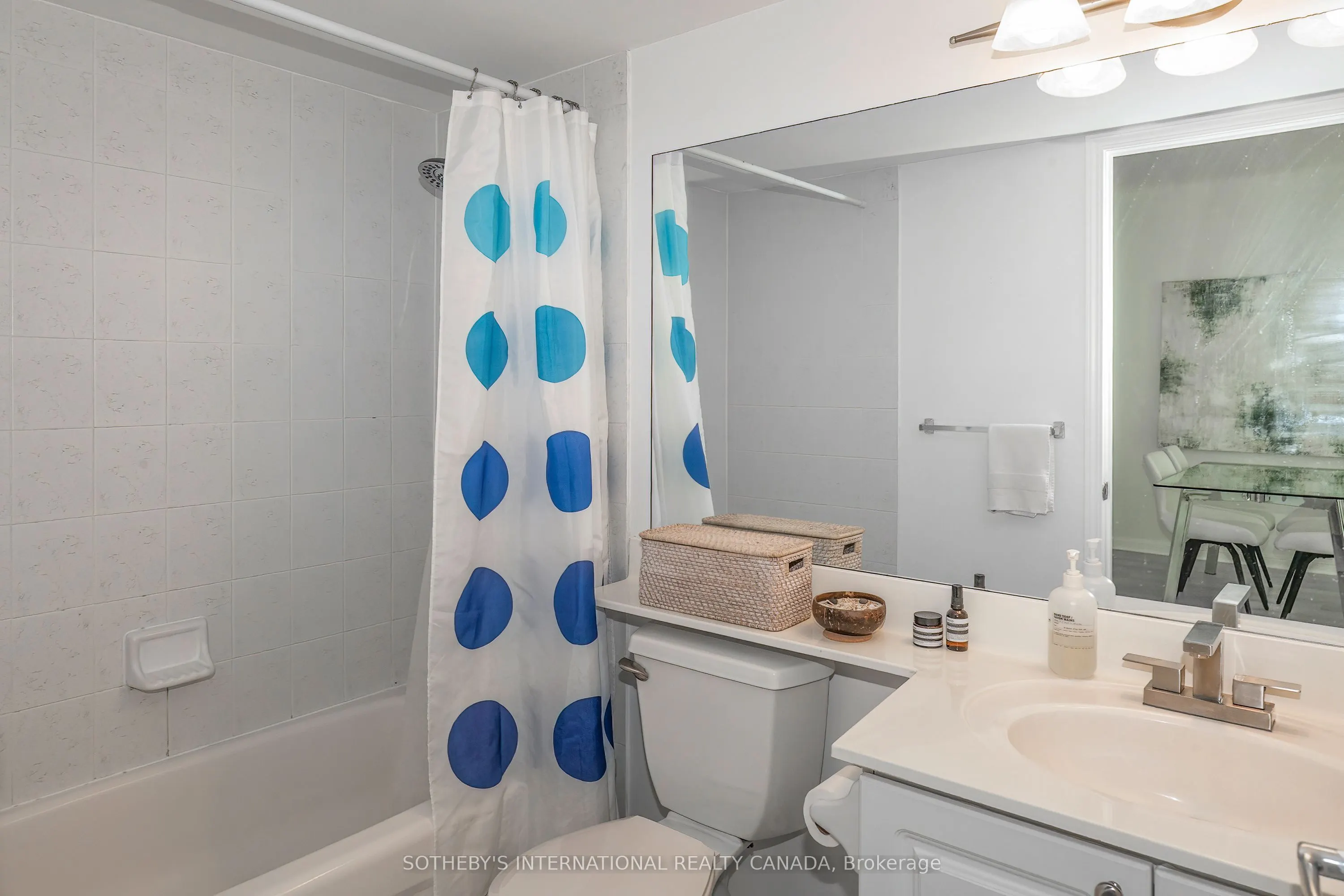 230 Queens Quay W #1815