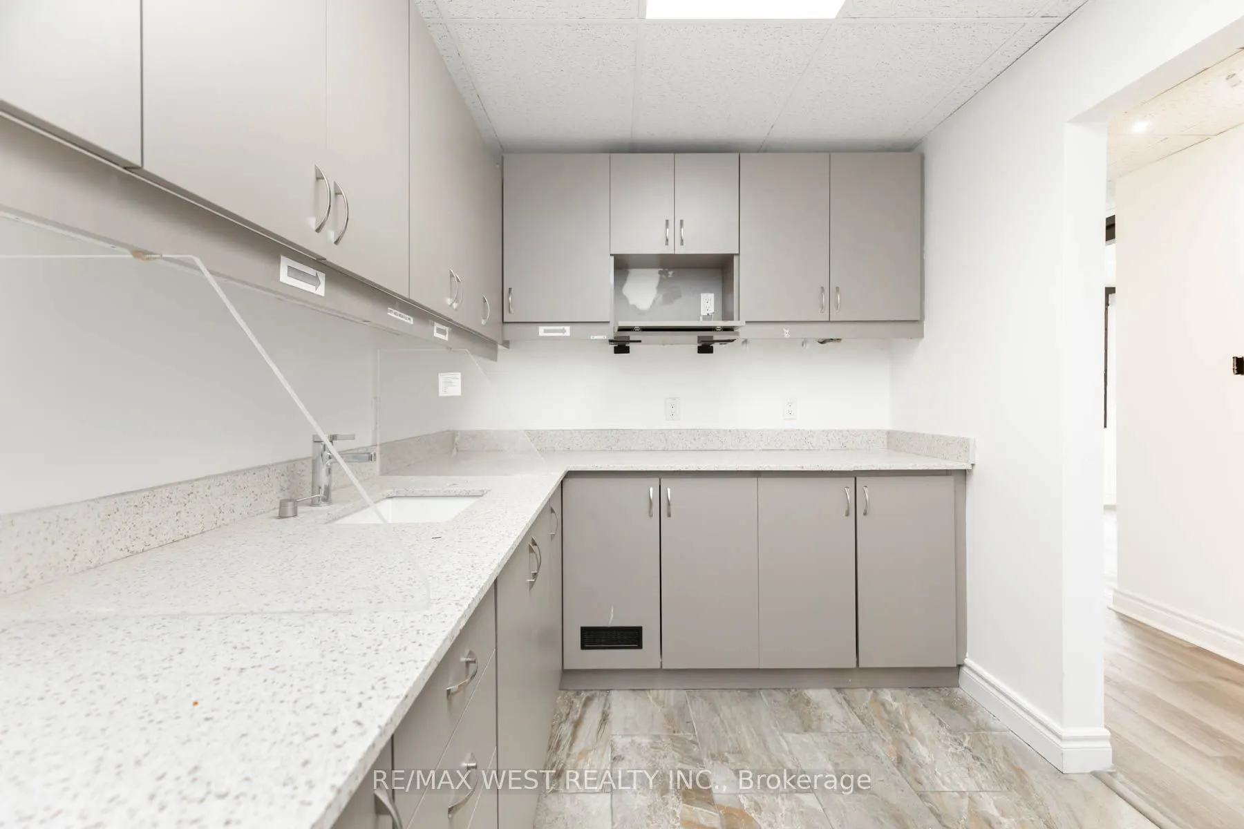 1083 Bloor Street W #Main Floor