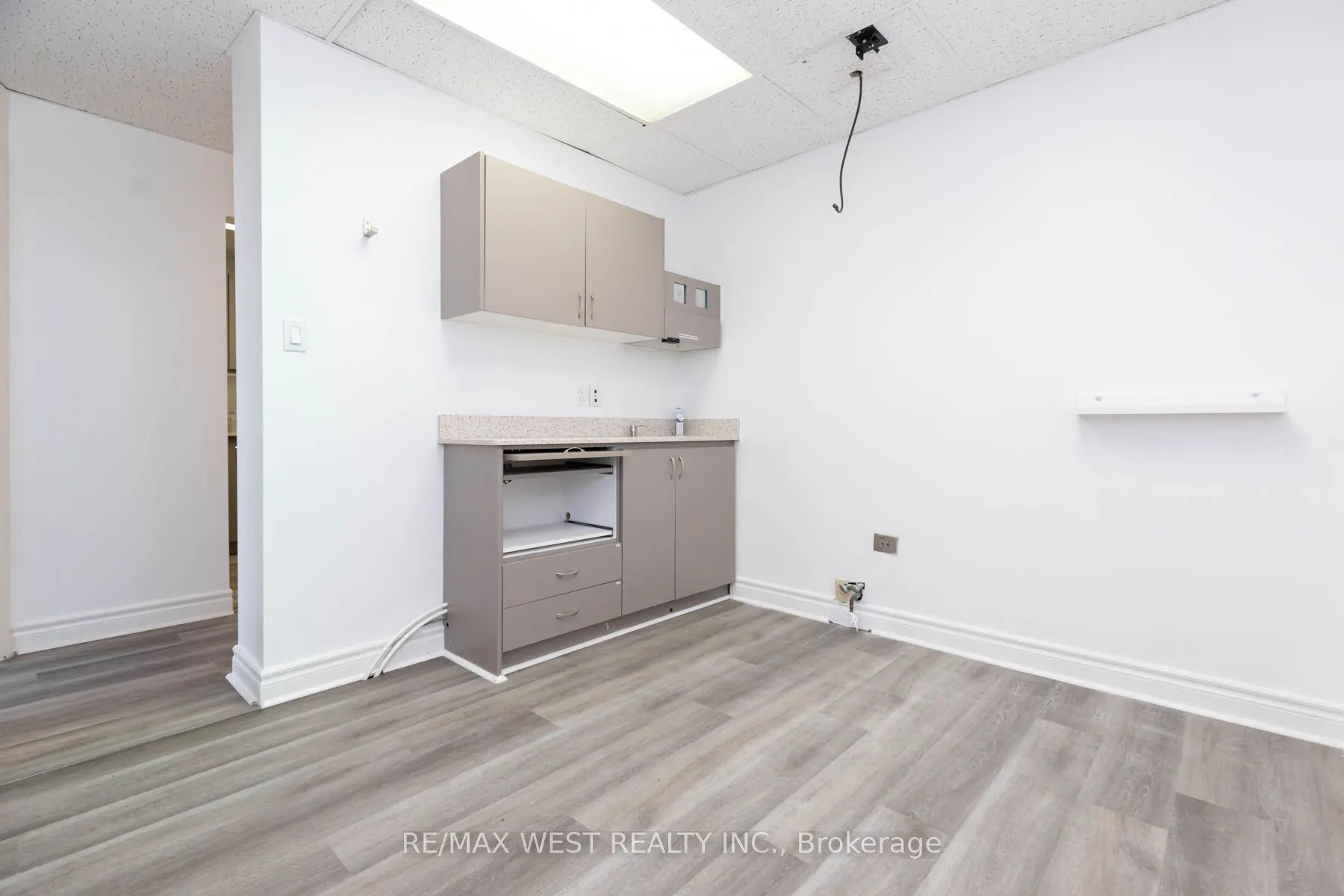 1083 Bloor Street W #Main Floor