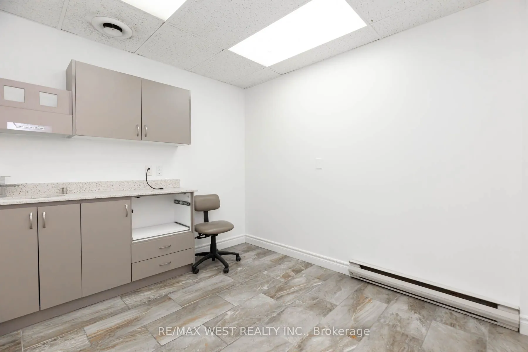 1083 Bloor Street W #Main Floor