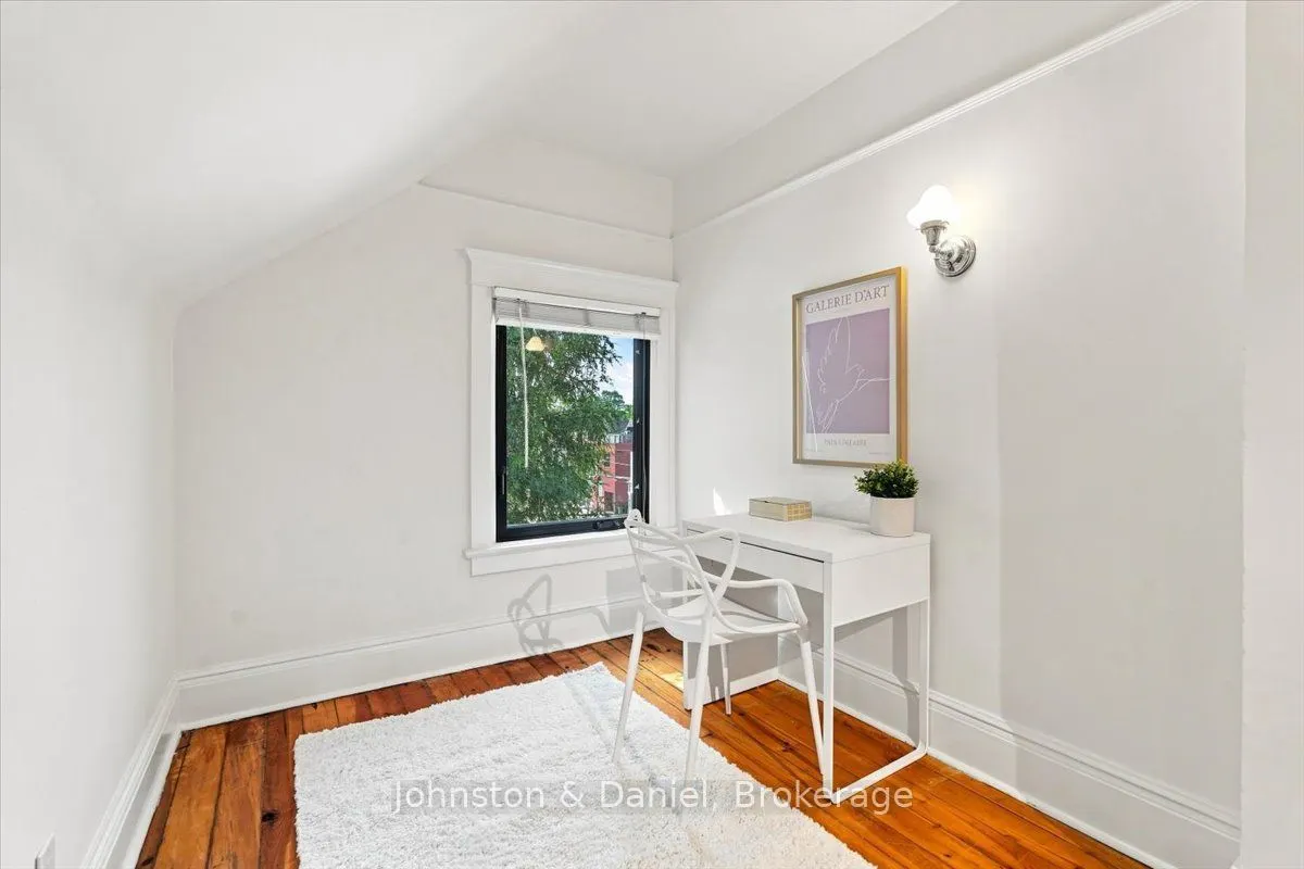 16 Barton Avenue