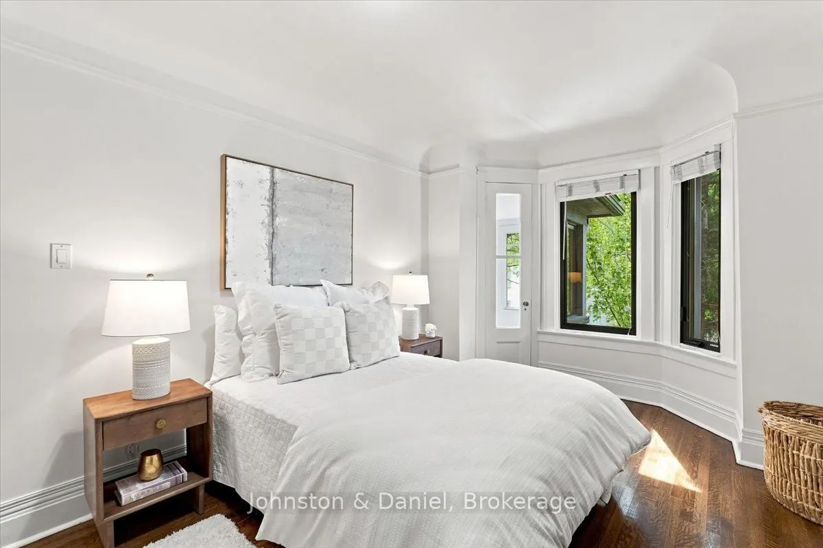 16 Barton Avenue