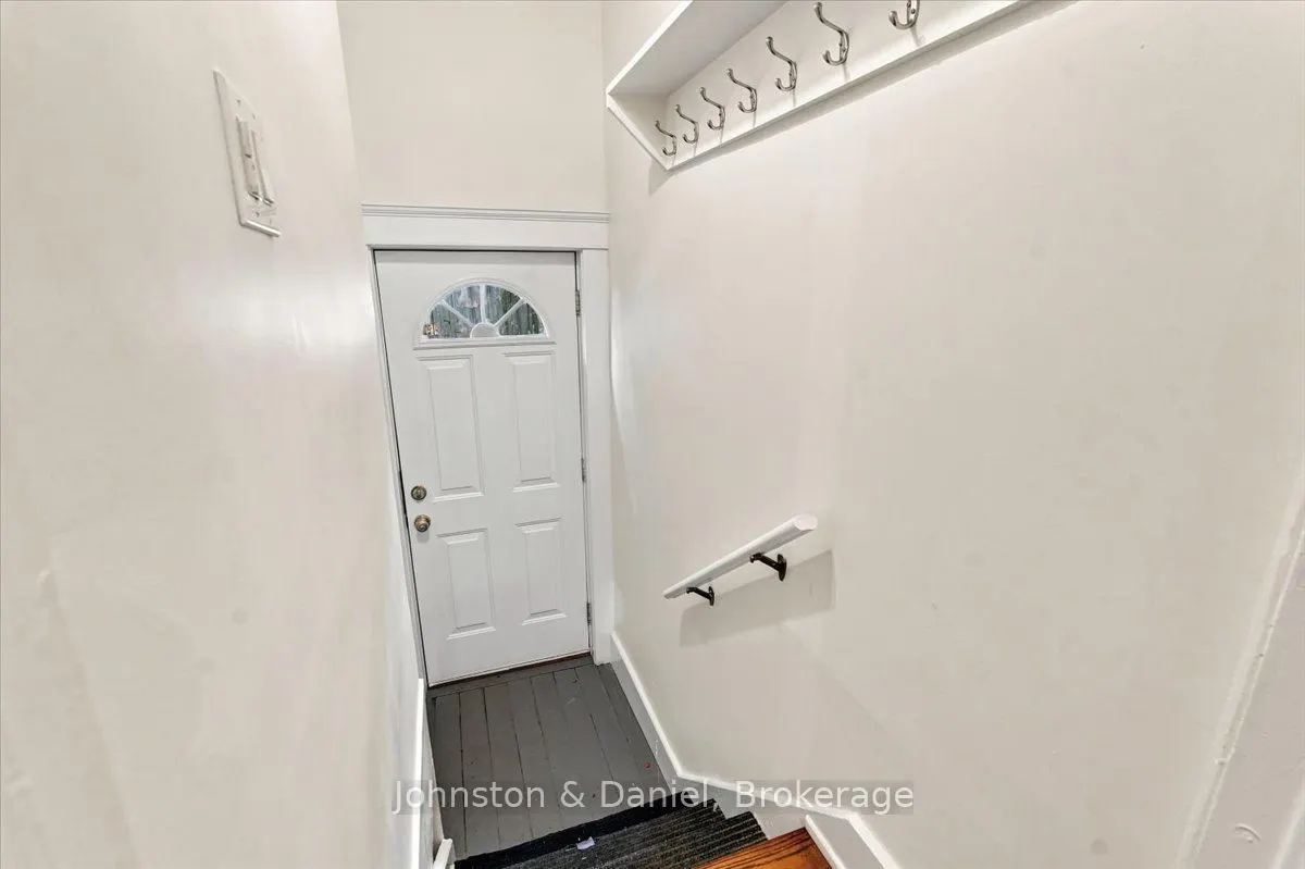 16 Barton Avenue