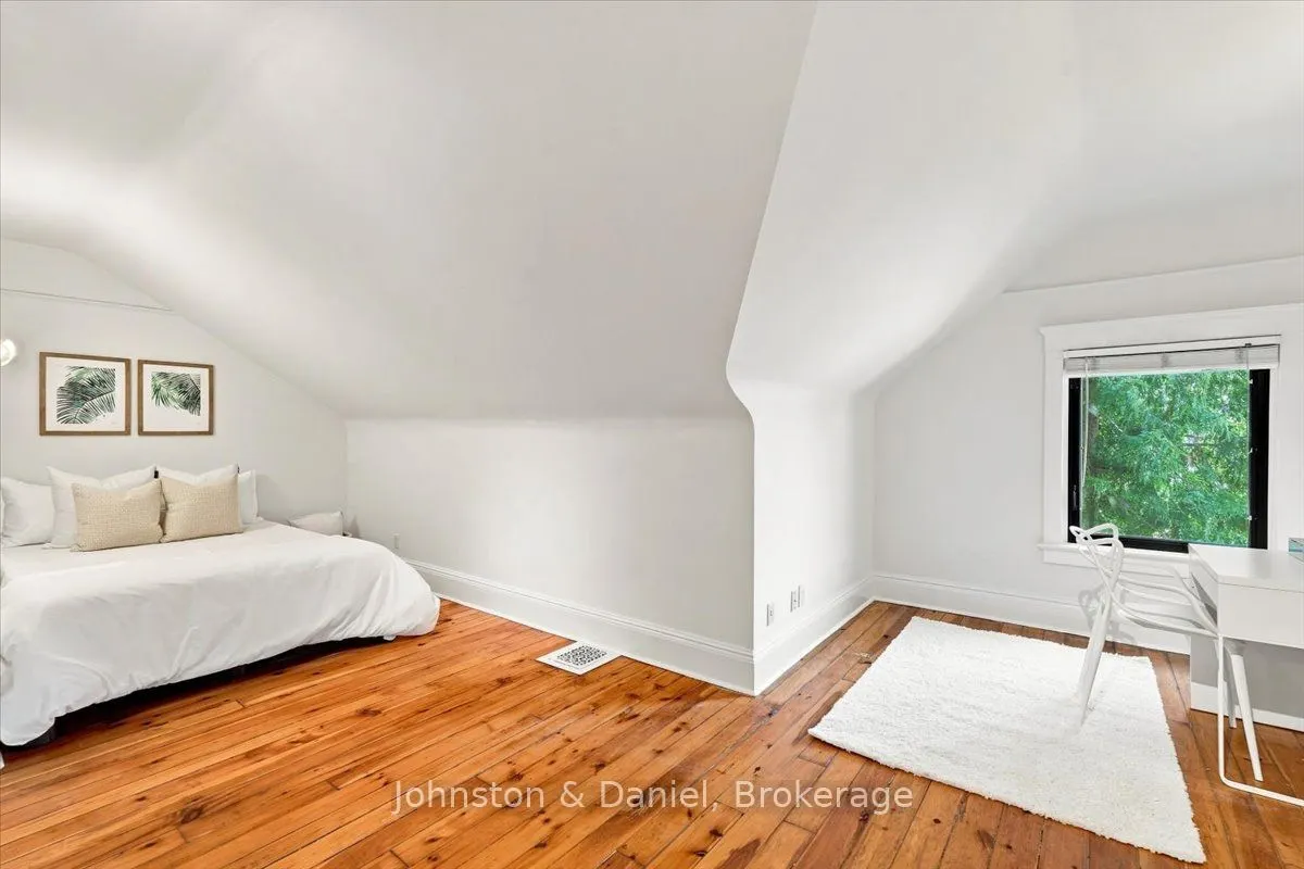 16 Barton Avenue