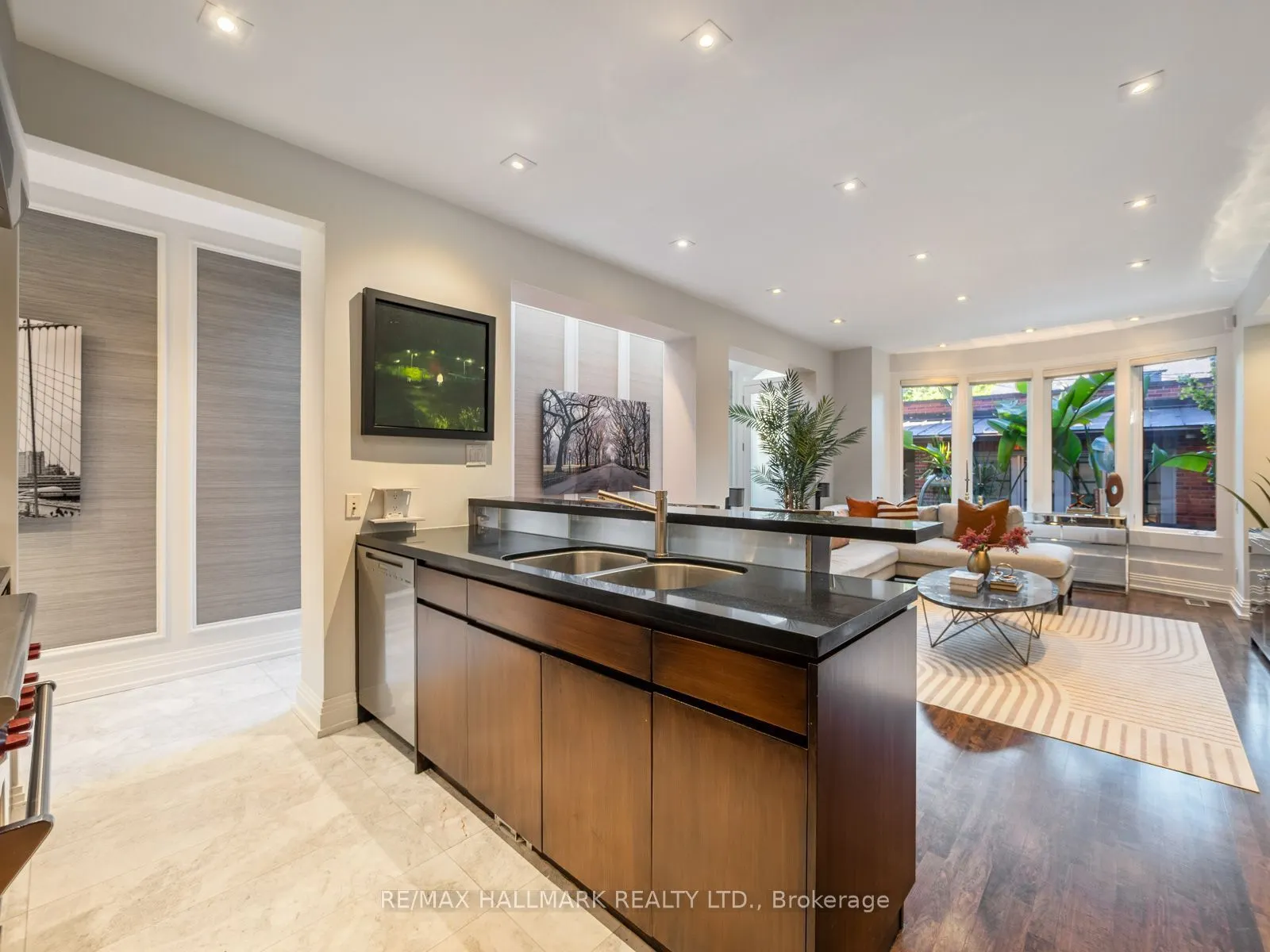 81 Macpherson Avenue