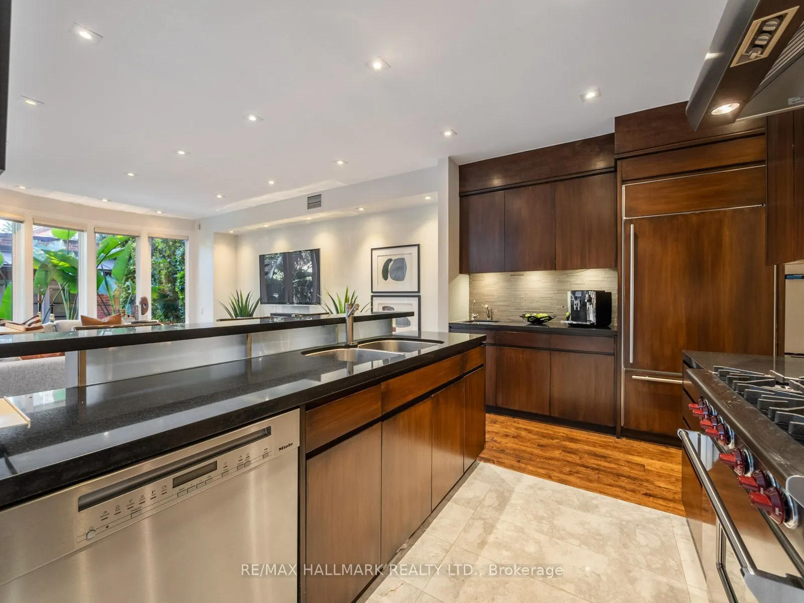 81 Macpherson Avenue