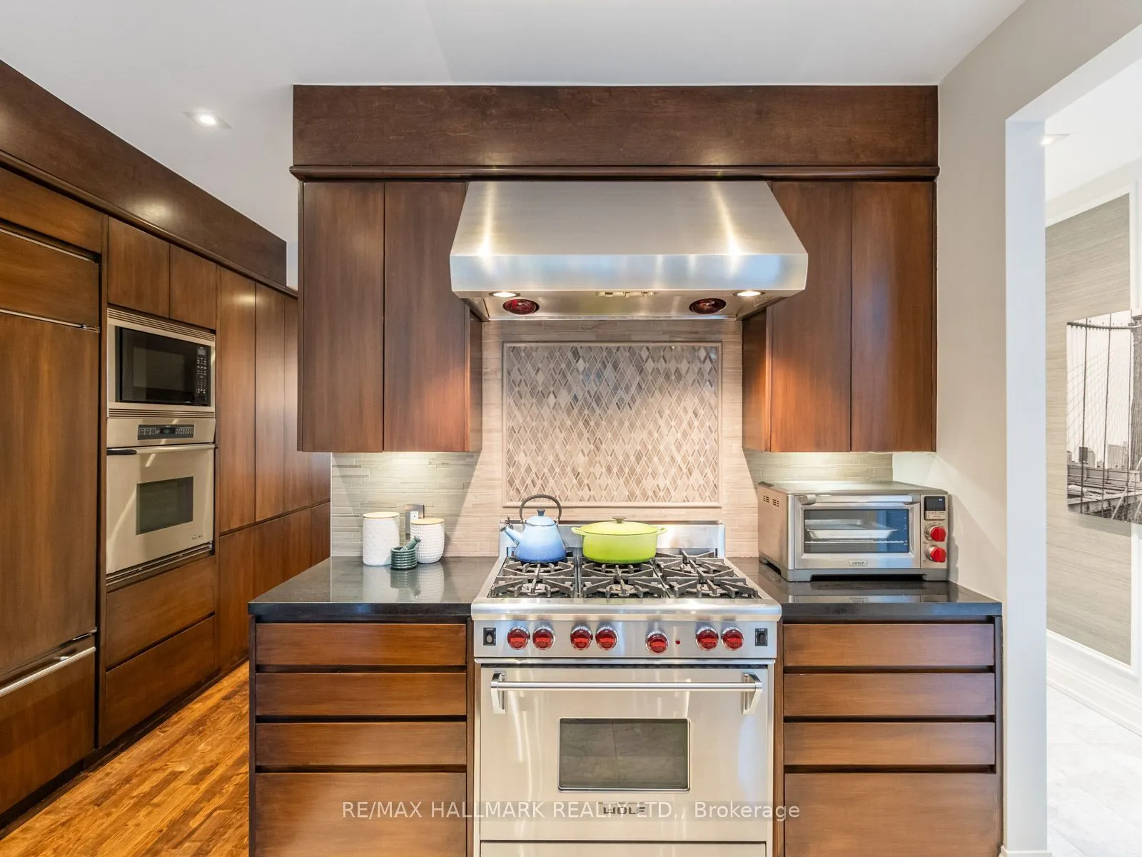 81 Macpherson Avenue