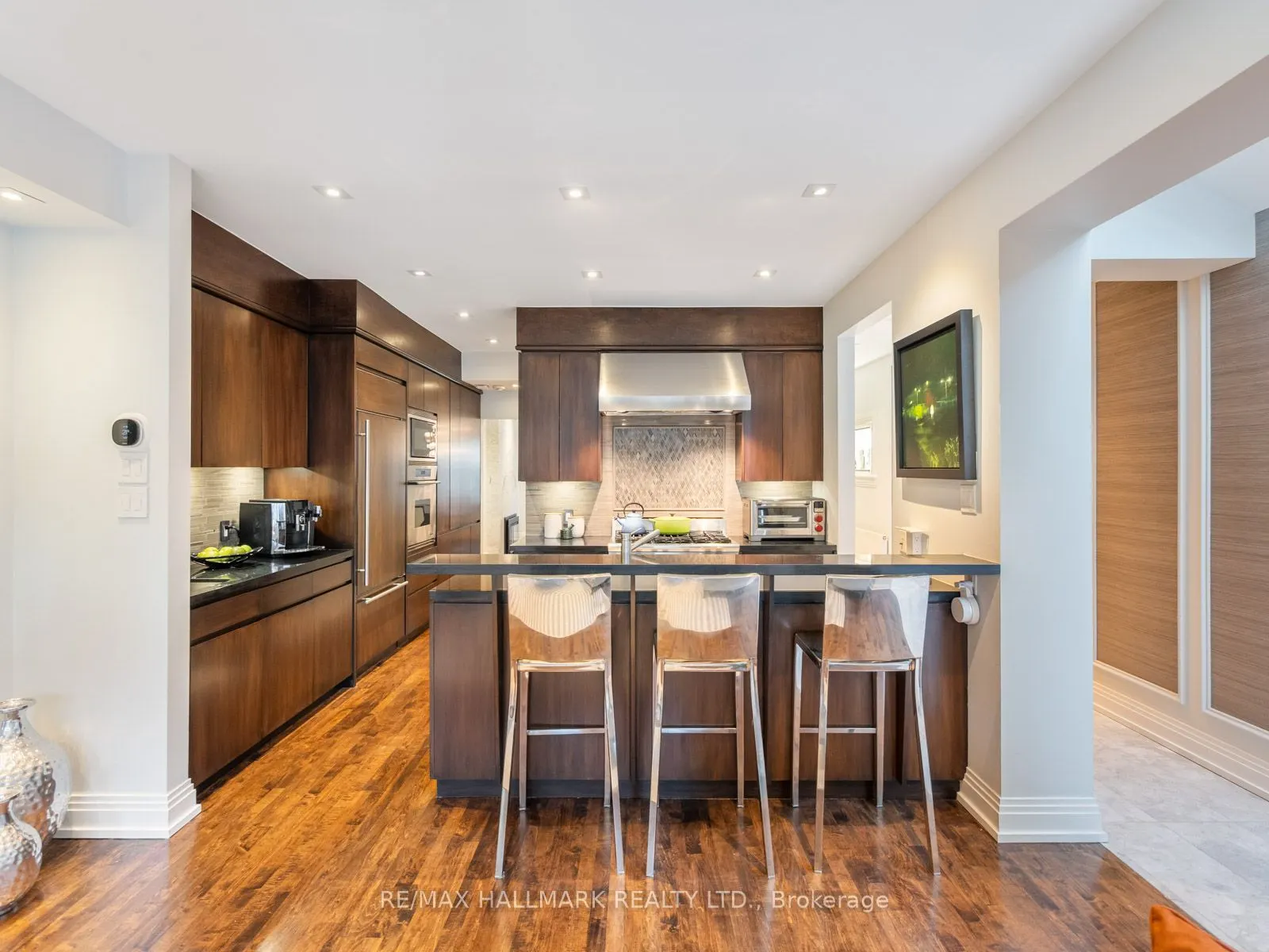 81 Macpherson Avenue
