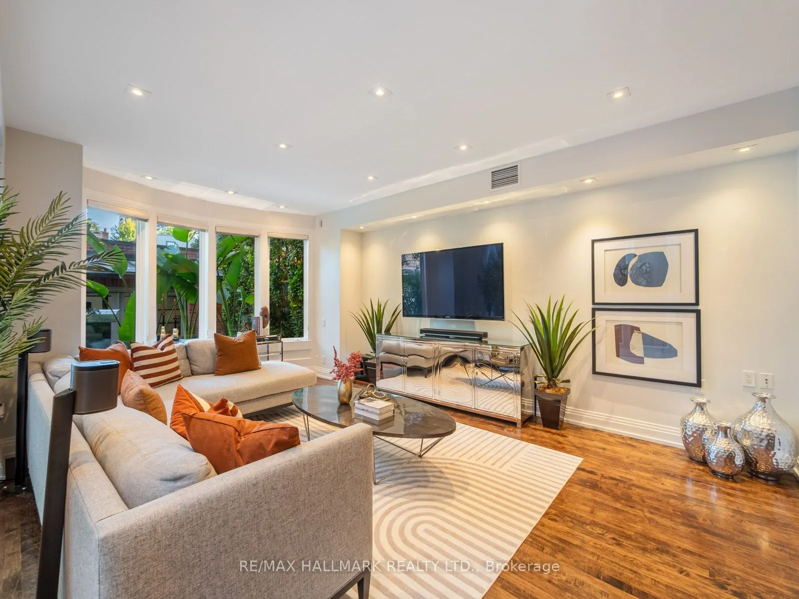 81 Macpherson Avenue