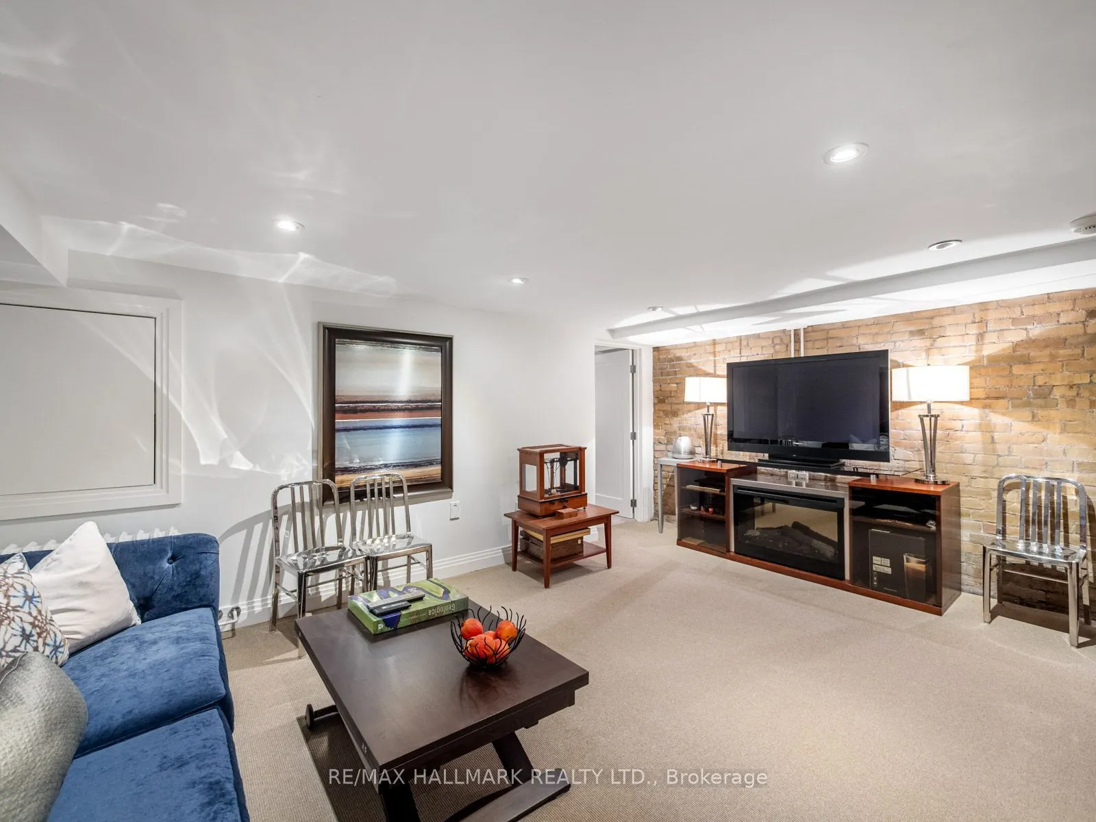 81 Macpherson Avenue