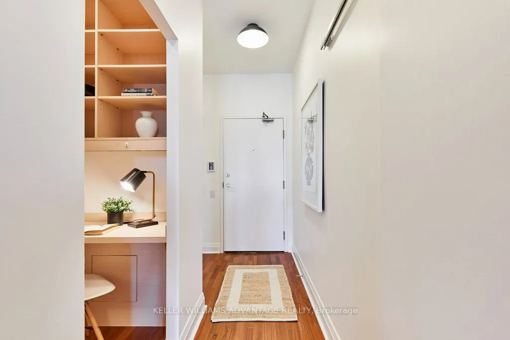 20 Scrivener Square #806