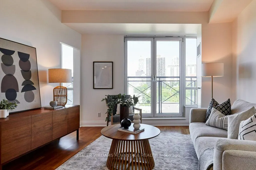 20 Scrivener Square #806
