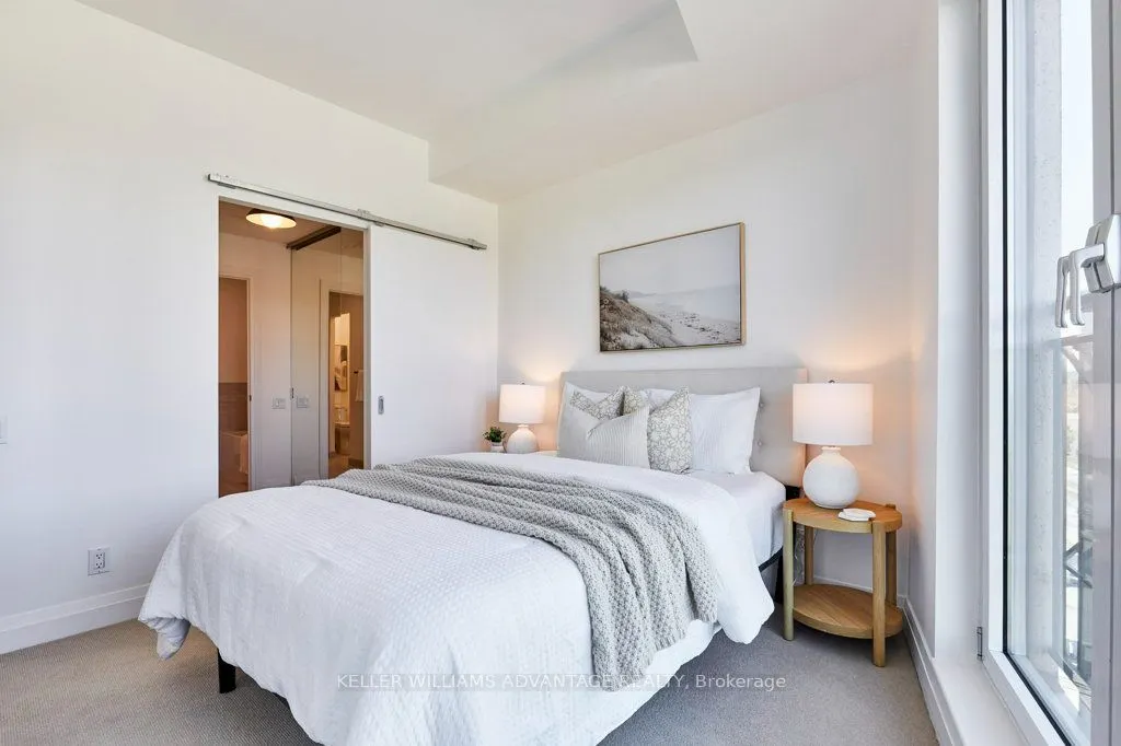 20 Scrivener Square #806