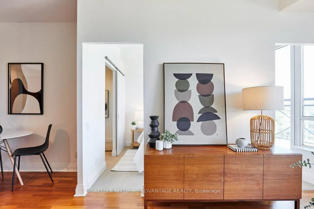 20 Scrivener Square #806