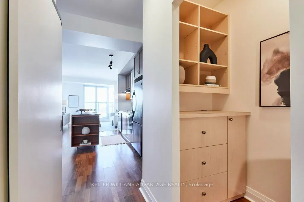 20 Scrivener Square #806