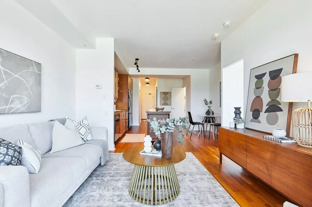 20 Scrivener Square #806