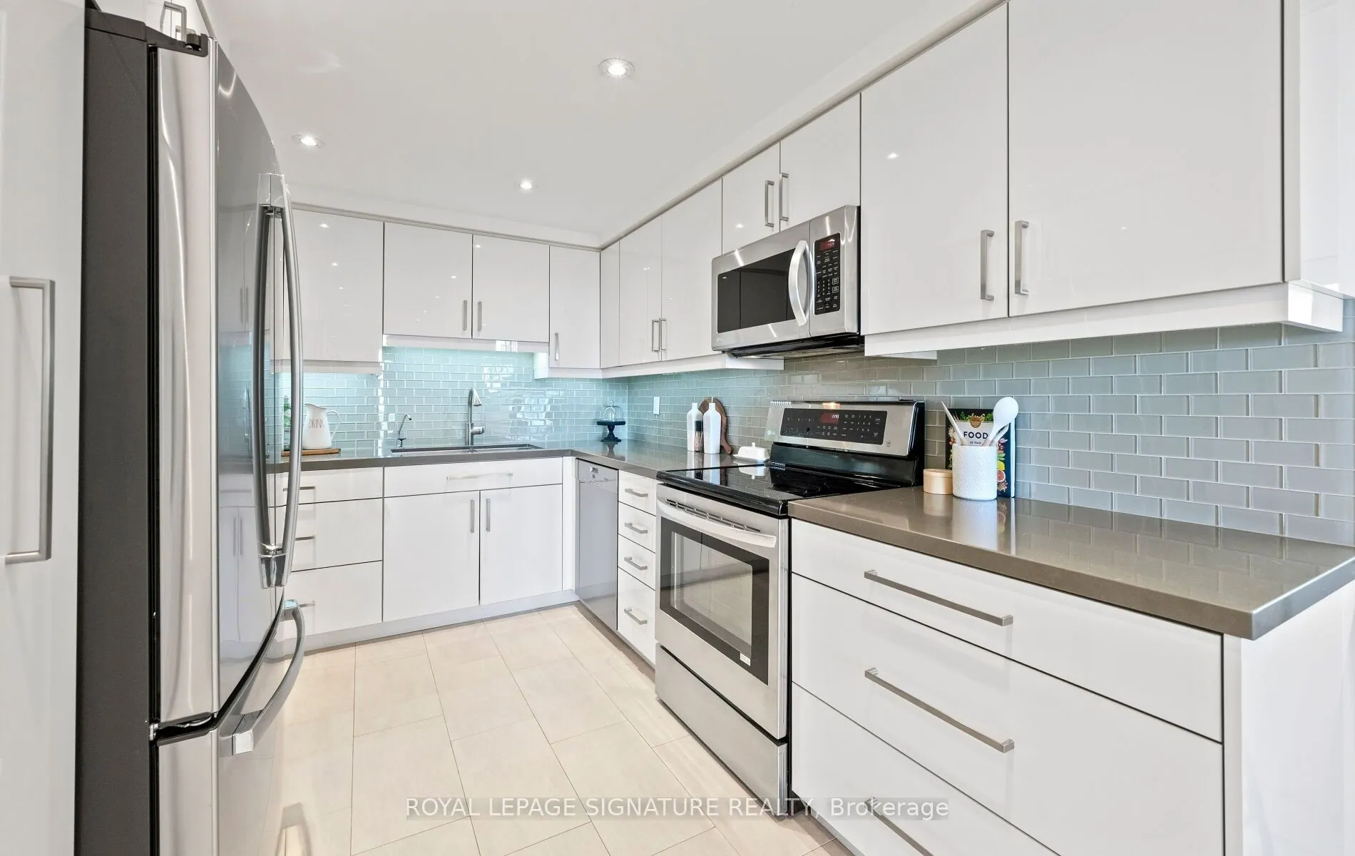 1 Concorde Place #1704