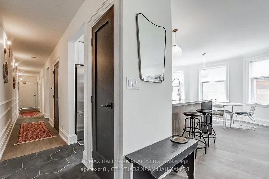 795 College Street #2B
