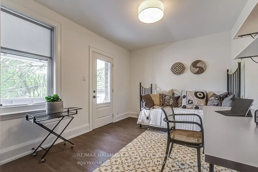 795 College Street #2B