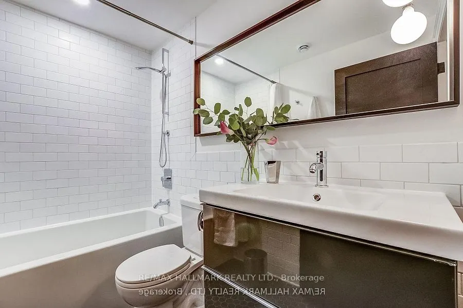 795 College Street #2B