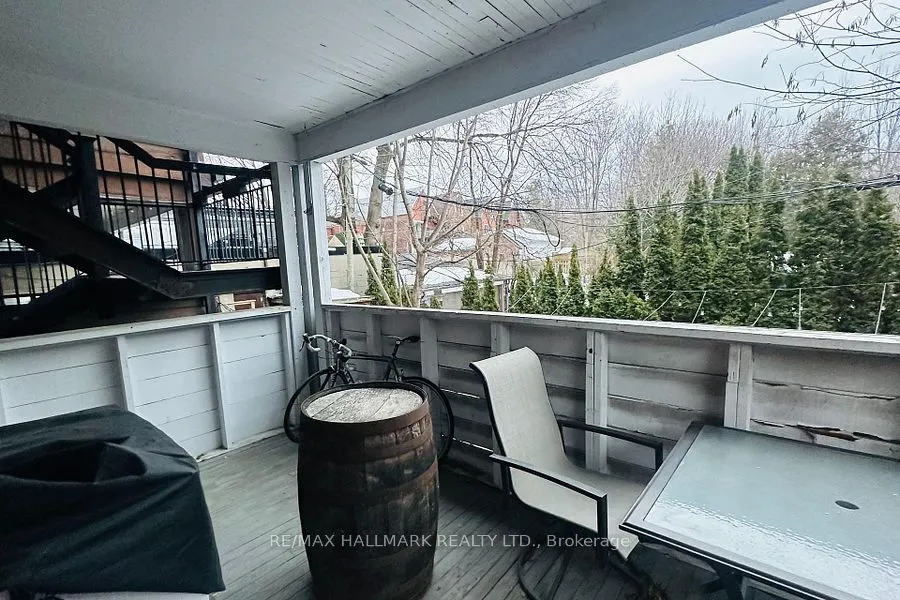 795 College Street #2B