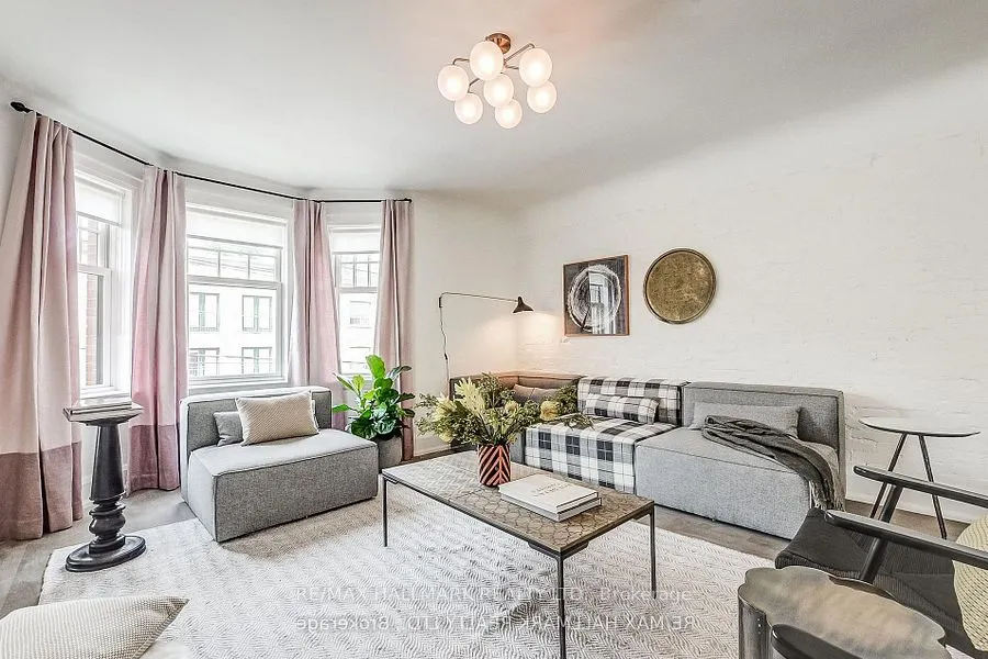 795 College Street #2B