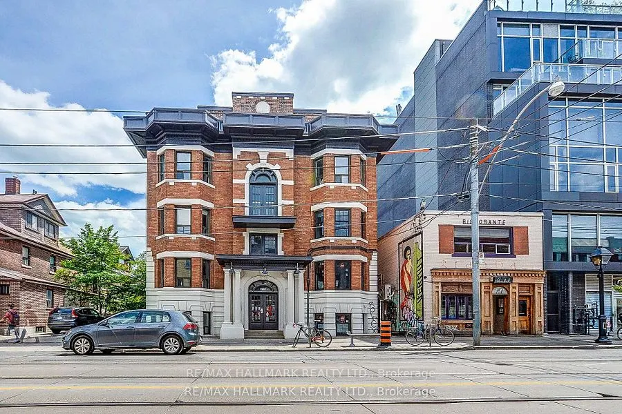 795 College Street #2B