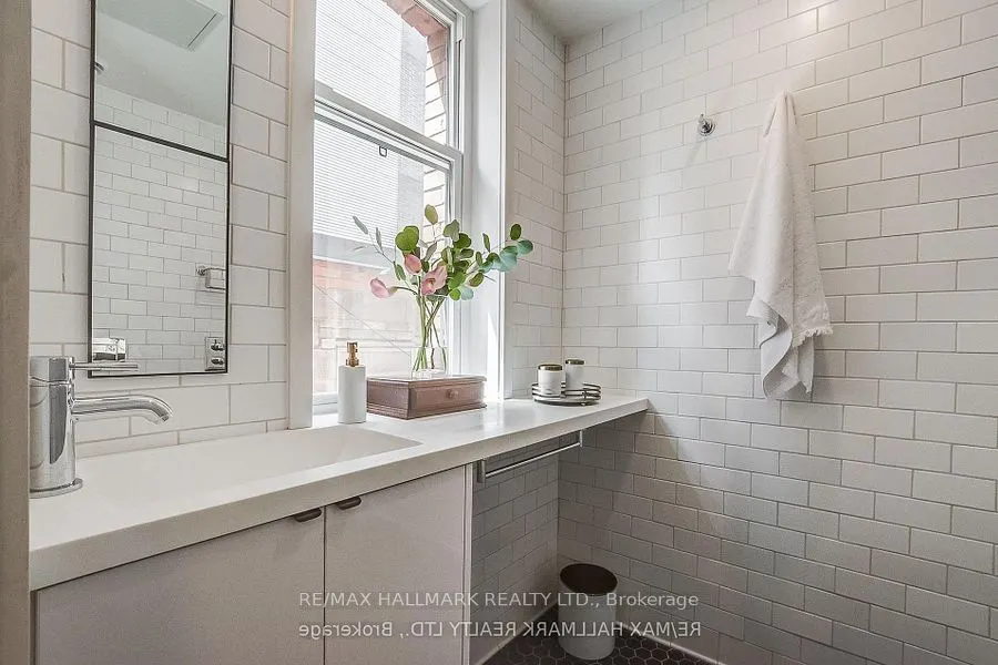795 College Street #2B