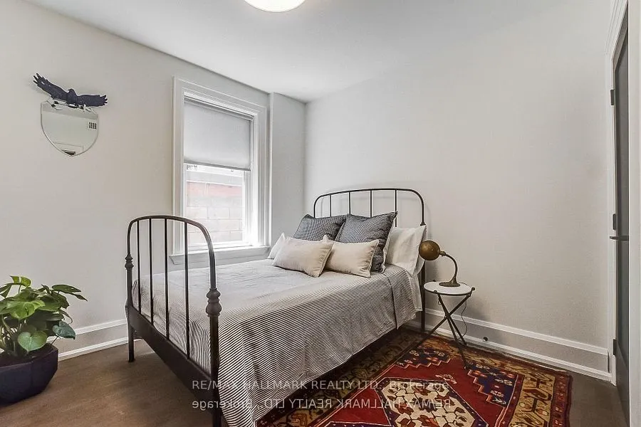 795 College Street #2B