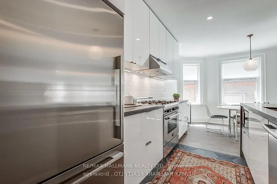 795 College Street #2B