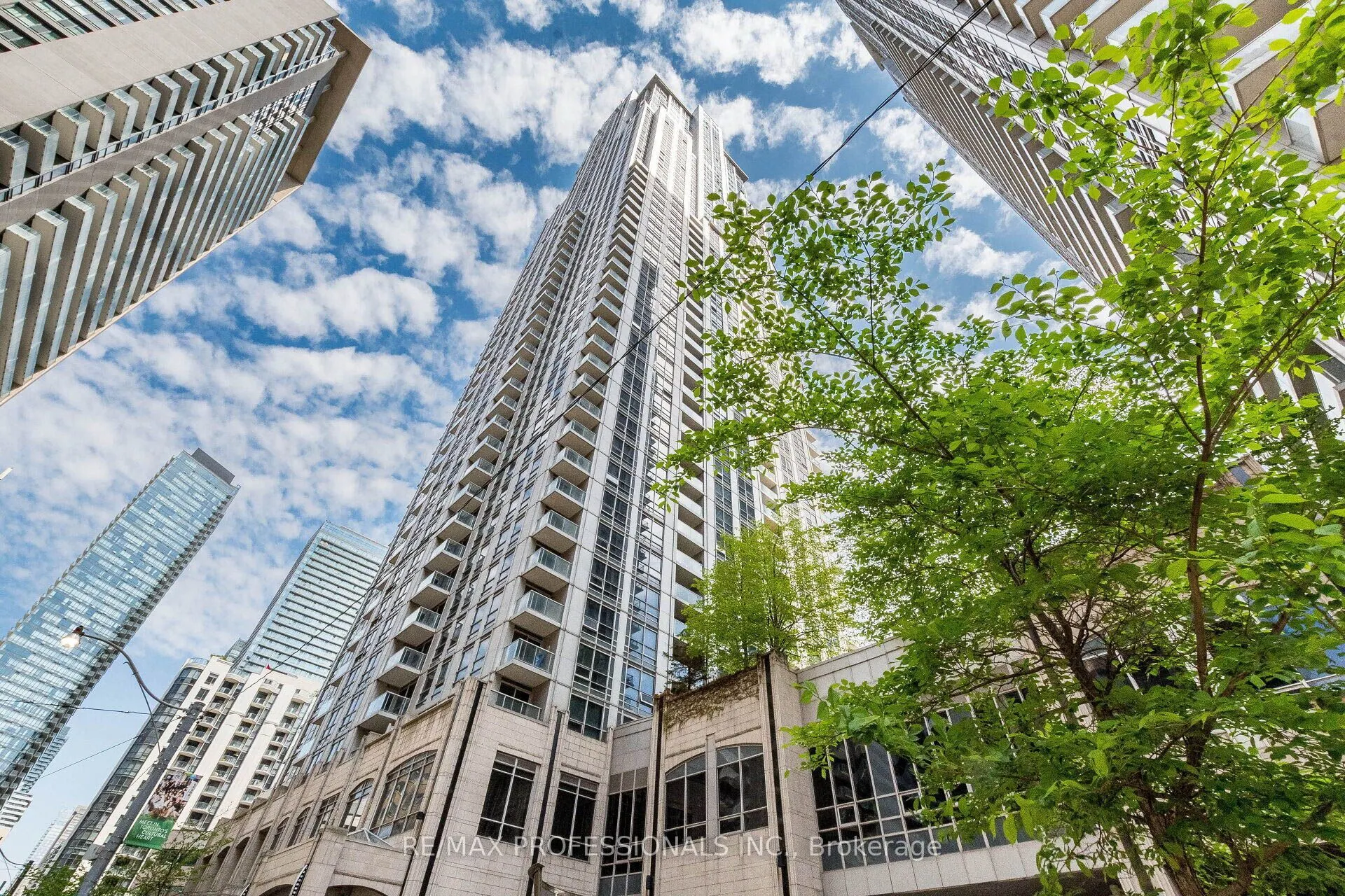763 Bay Street #915