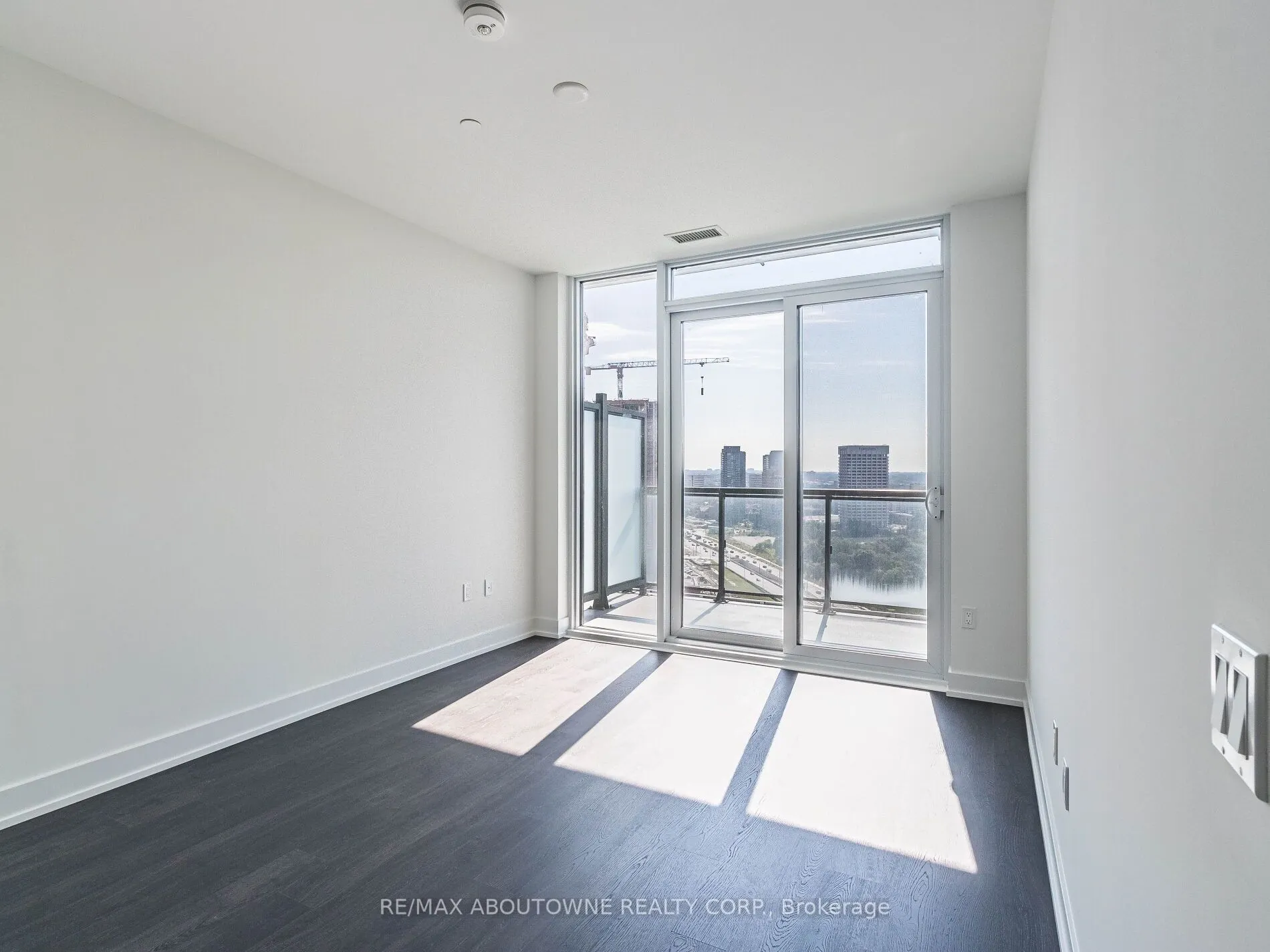 30 Inn On The Park Drive #2208