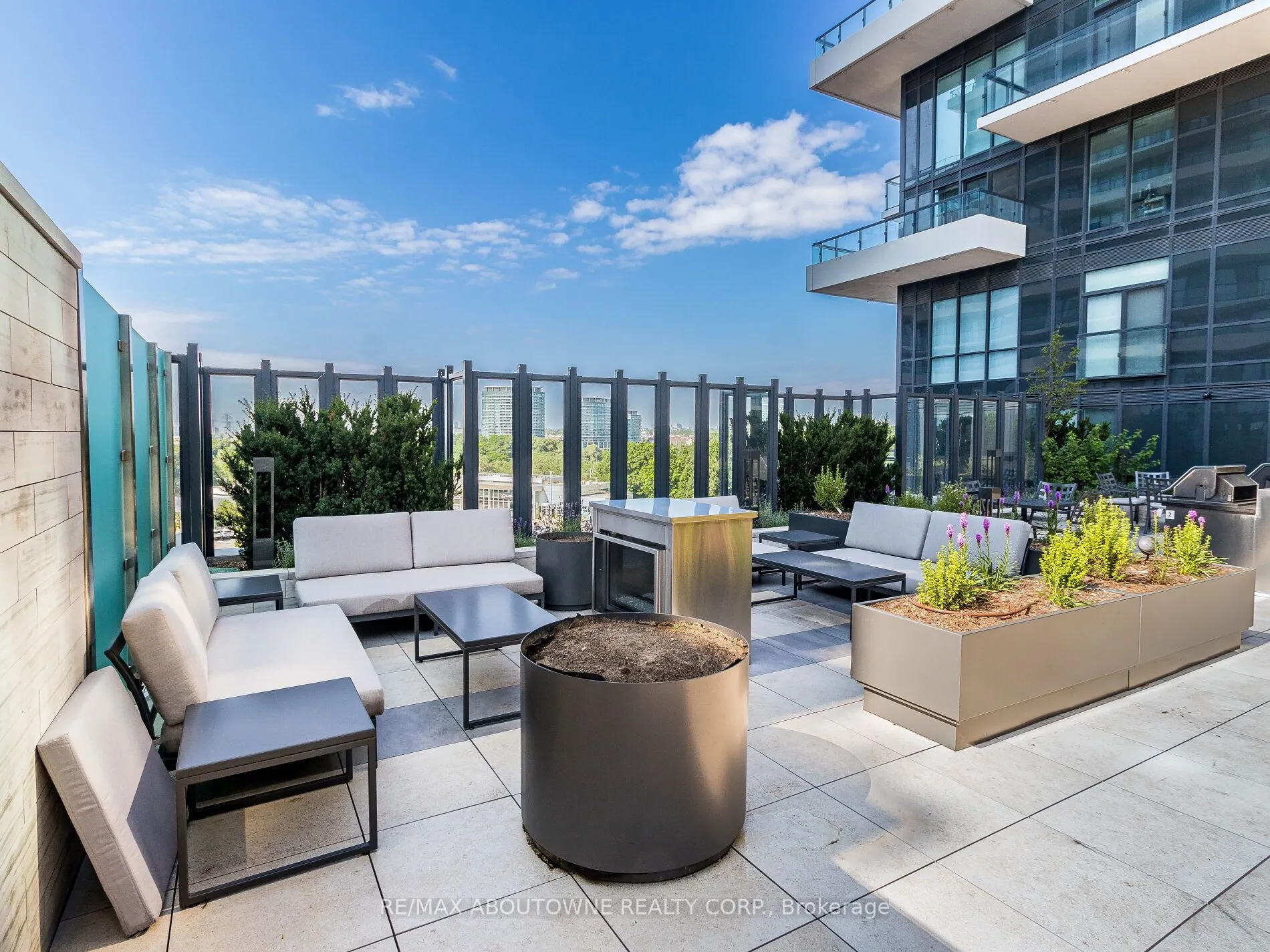 30 Inn On The Park Drive #2208