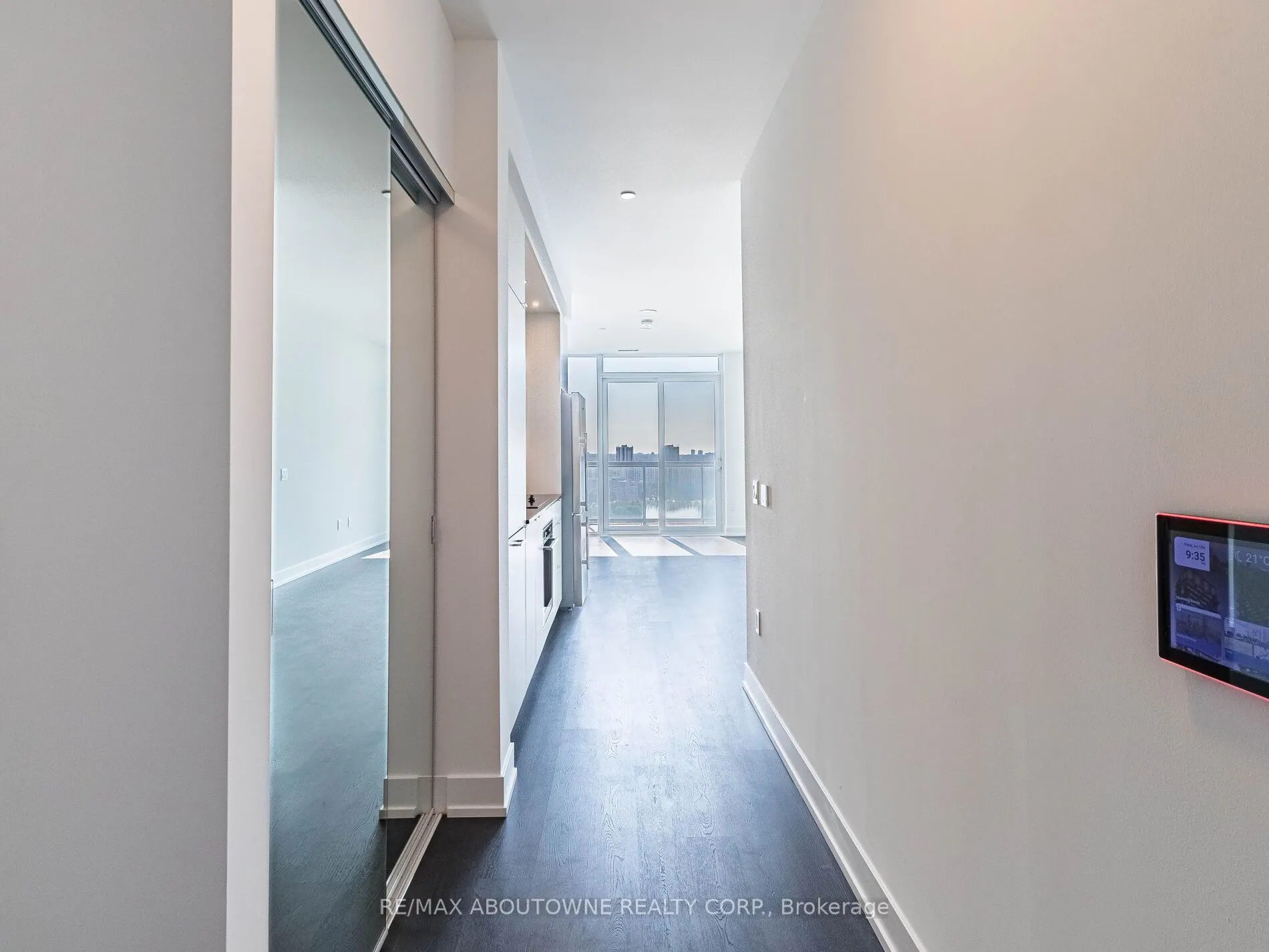 30 Inn On The Park Drive #2208