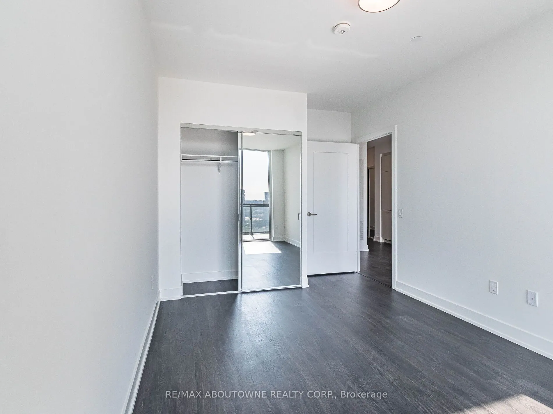 30 Inn On The Park Drive #2208