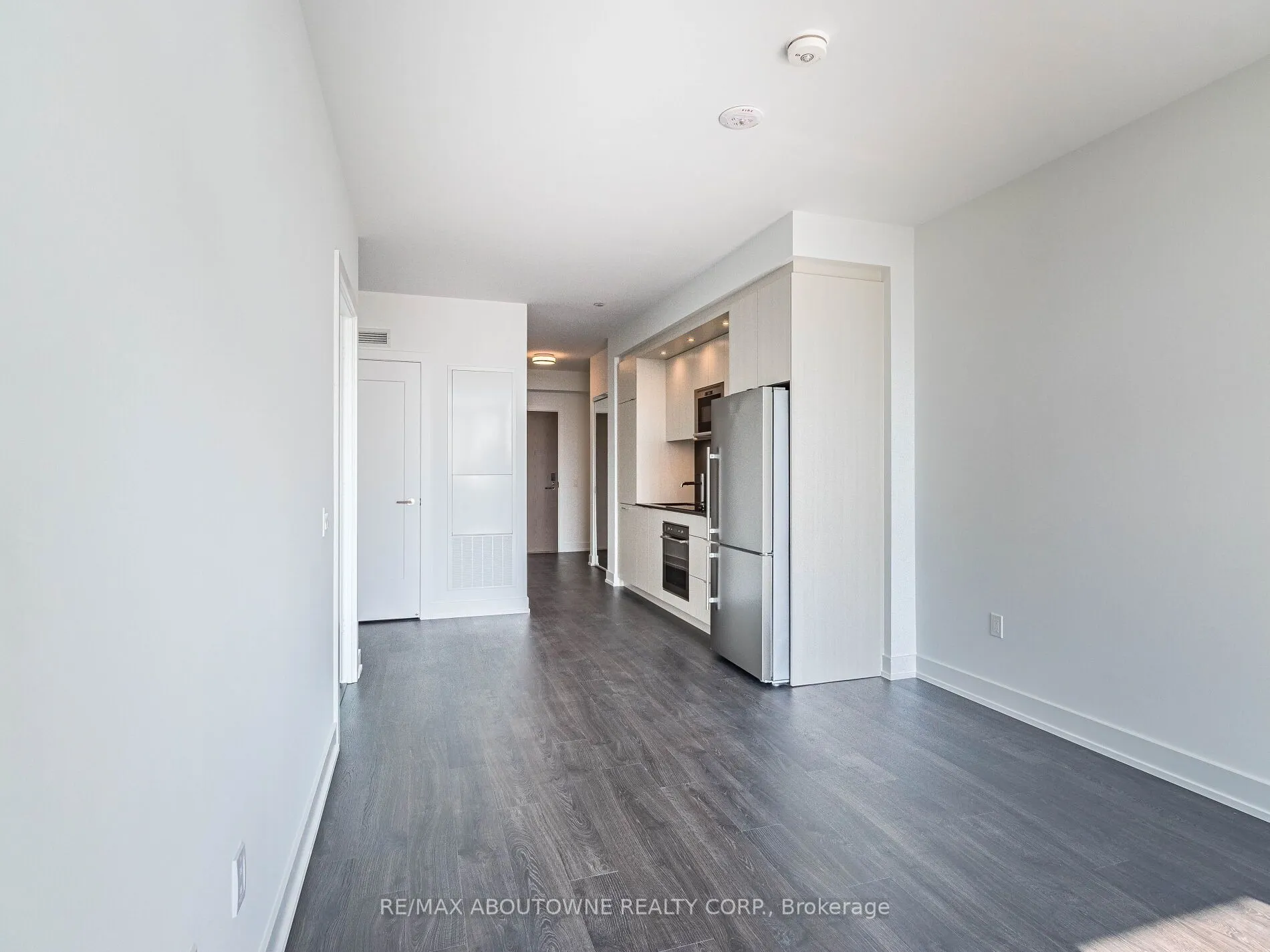 30 Inn On The Park Drive #2208