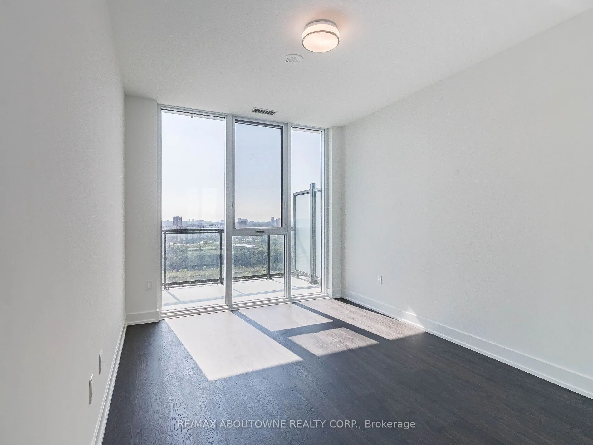 30 Inn On The Park Drive #2208