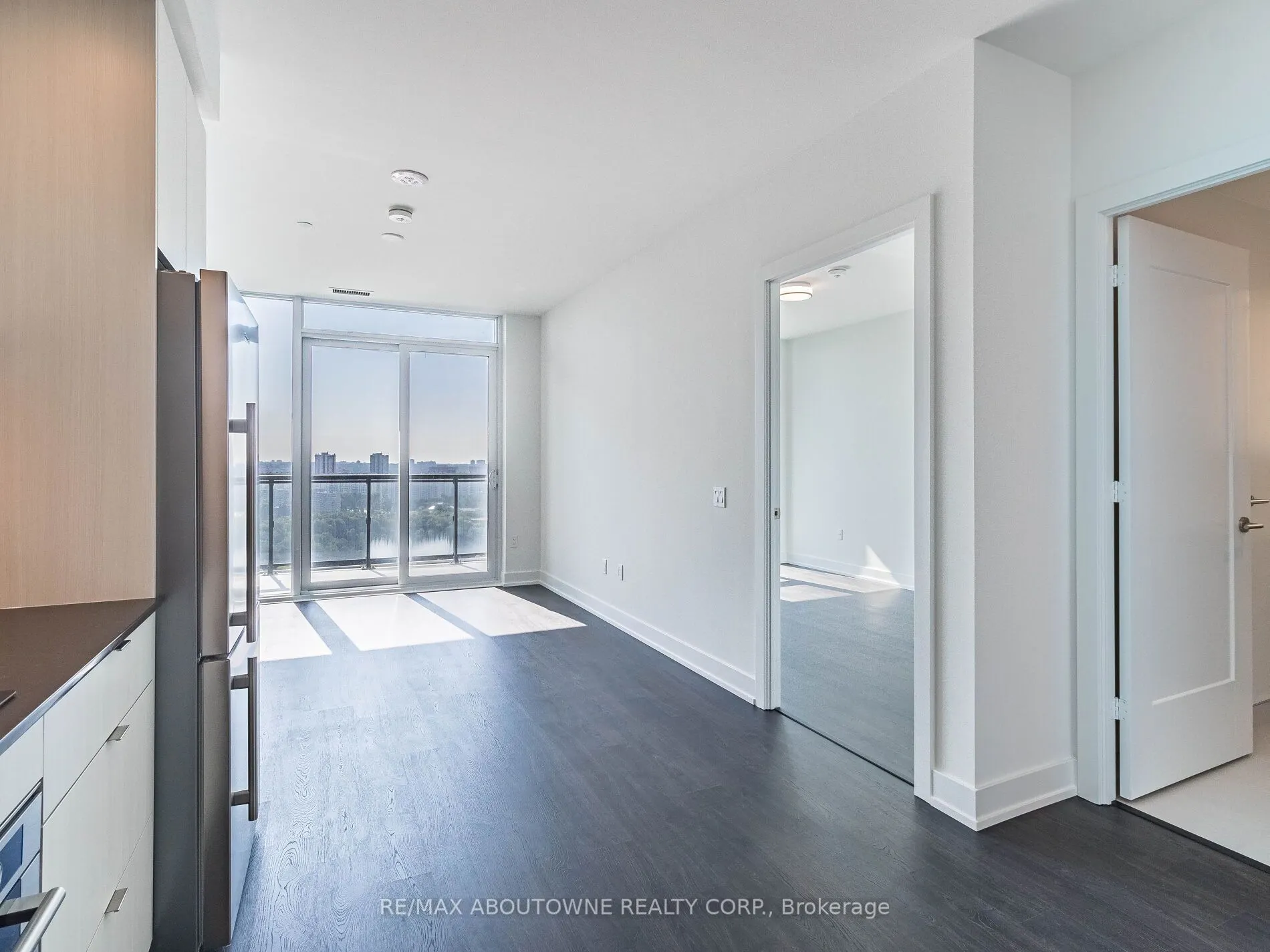 30 Inn On The Park Drive #2208