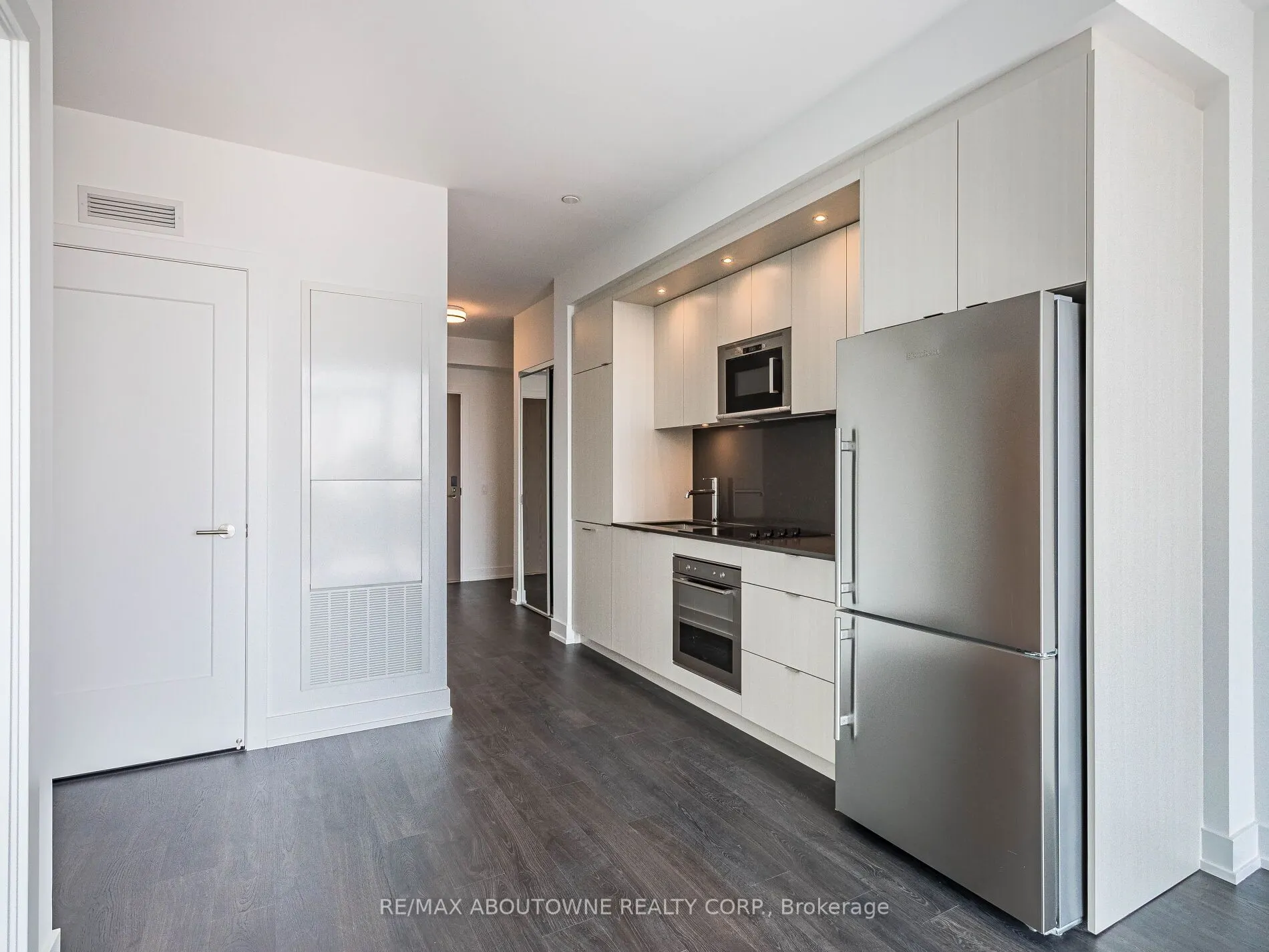 30 Inn On The Park Drive #2208